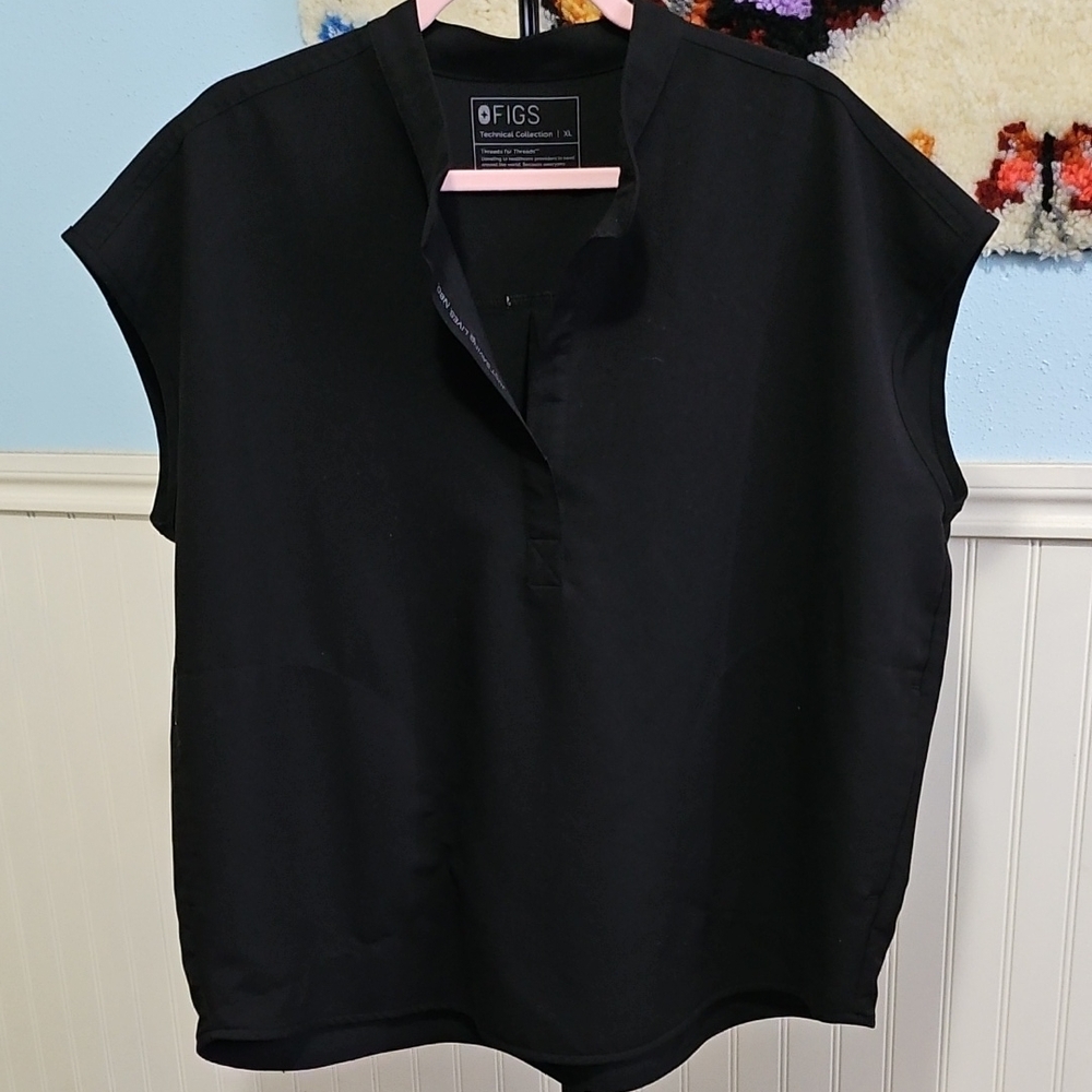 Figs Women's Classic Black Top